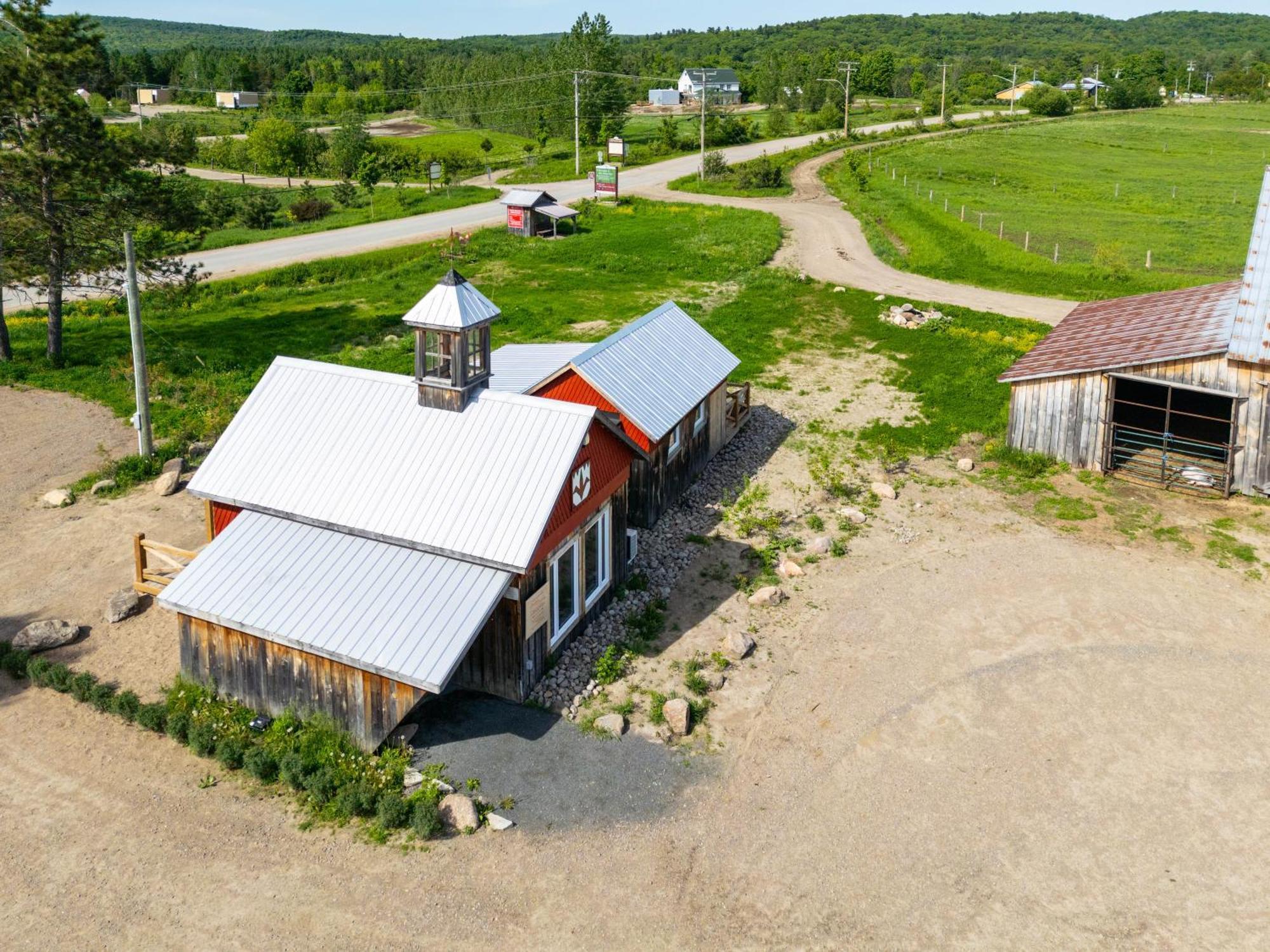 Le Baluchon Eco-Villegiature Saint-Paulin Экстерьер фото